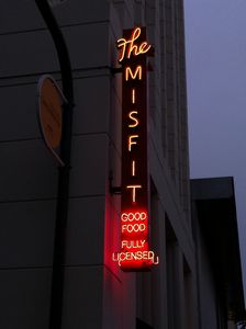 The Misfit, Santa Monica – Great Happy Hour! Image 2