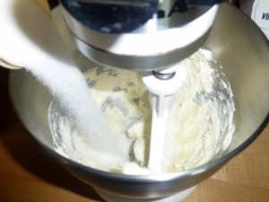 Strawberry Fluff Frosting 2014-03-28 004 (480×360) Image 1