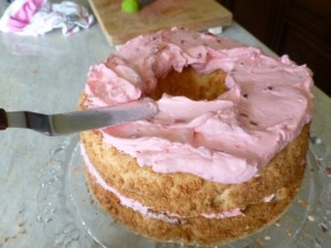 Strawberry Fluff Frosting 2014-03-28 021 (480×360) Image 1