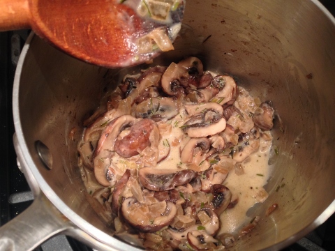 Creamy Cauliflower Soup with Mushroom Ragout 082 (480x360)