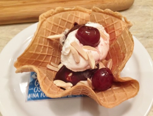 Triple Vanilla Ice Cream Sundaes – Recipe!