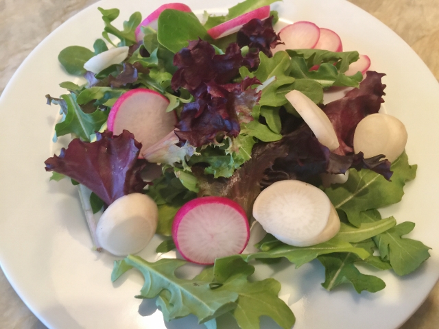 Easy Seared Salmon Salad with Balsamic Vinaigrette 016 (640x480)