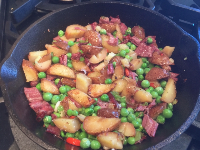 Spring Corned Beef & Hash with Sunny Side Eggs 021 (640x480)