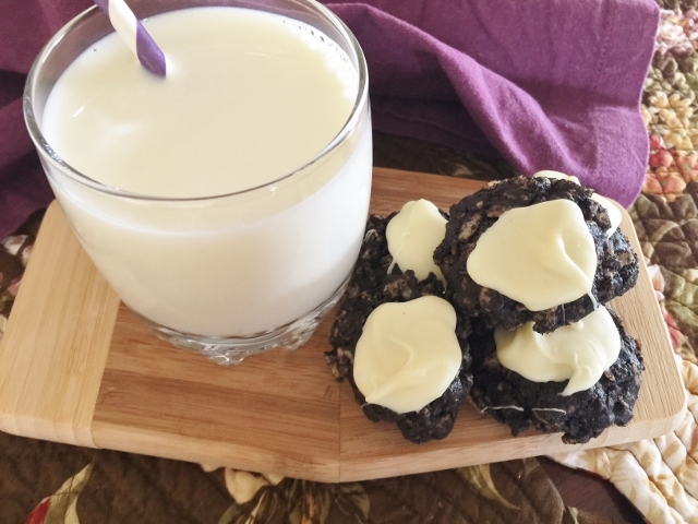 Inside Out Oreo Krispies – Recipe!  A Modern Twist to the Oreo! Image 1