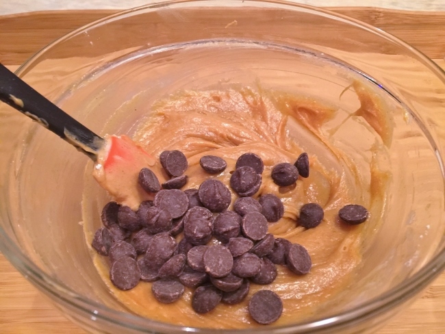 4-Ingredient Peanut Butter Chocolate Chip Skillet Cookie – Recipe! Image 3