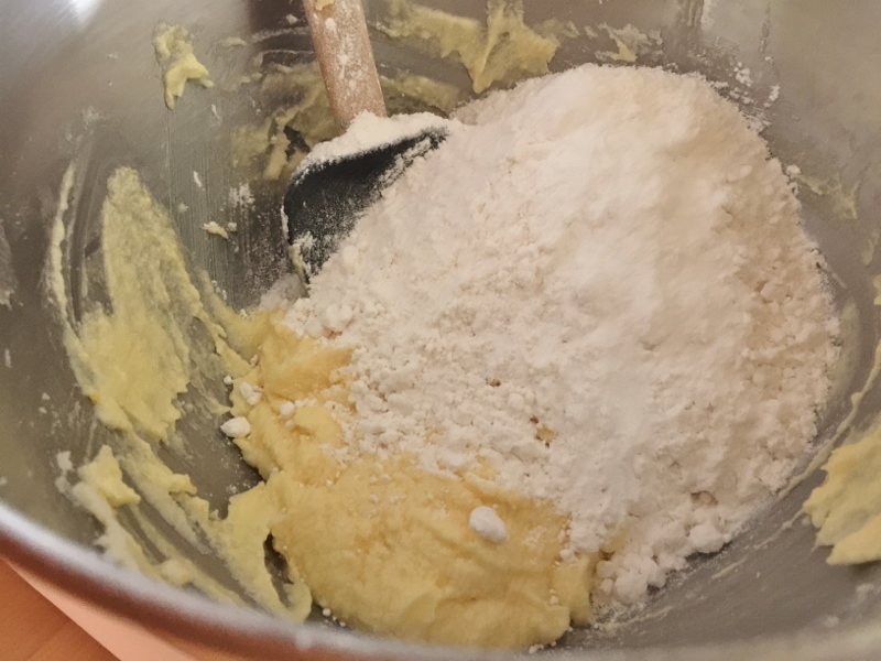Lemon Elderflower Cake with Lemon Curd Cream – Recipe! Image 4