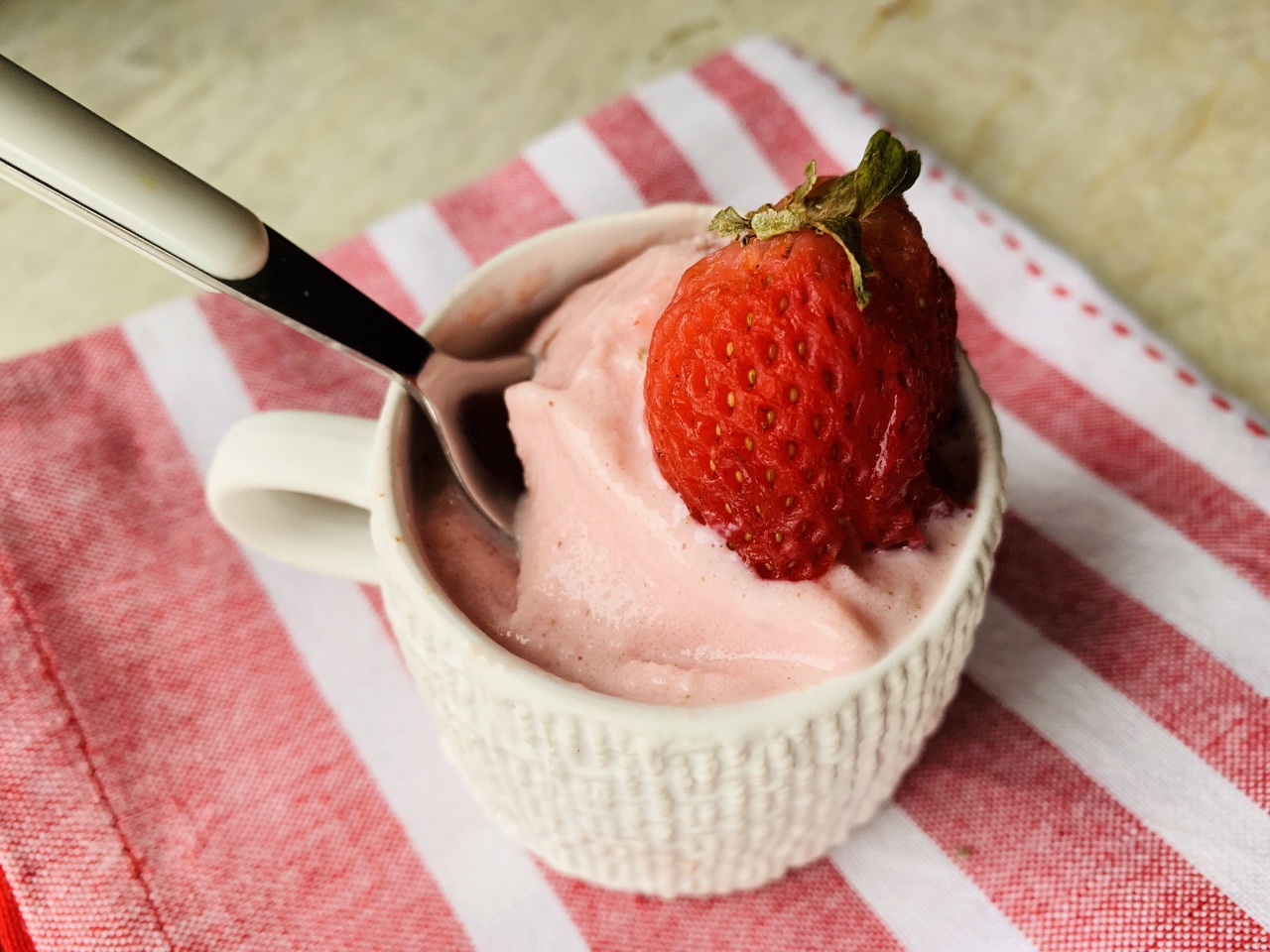 3-Ingredient No-Churn Strawberry Frozen Yogurt – Recipe! Image 2
