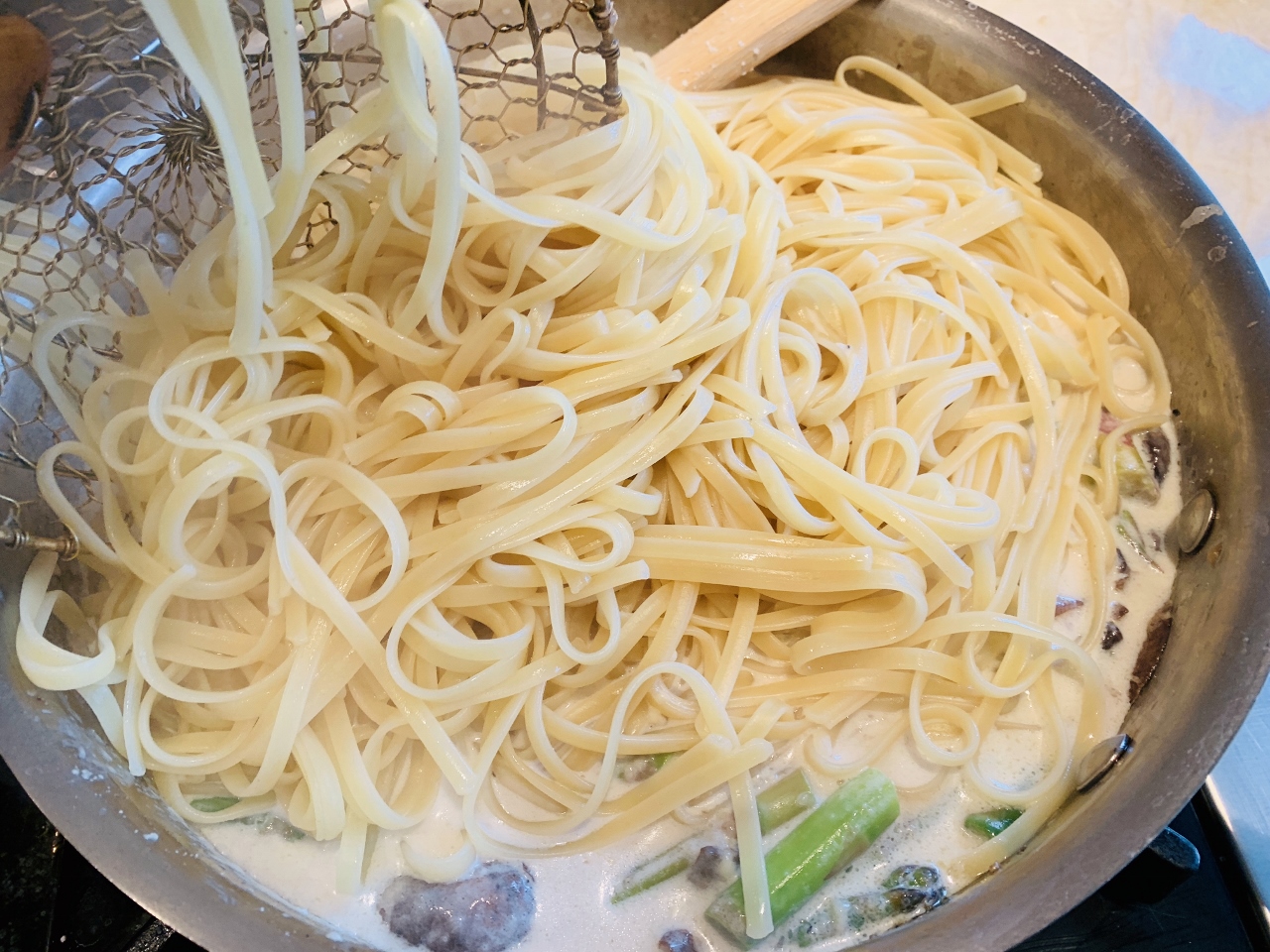 Creamy Asparagus & Mushroom Linguine – Recipe! Image 5