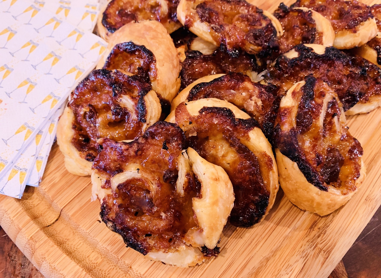 Sweet Onion & Gruyere Crisps 044 (1280x933) Live. Love. Laugh. Food.