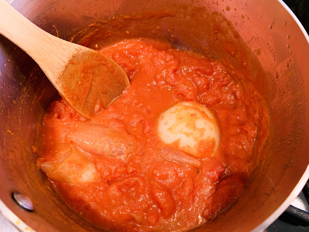 Pasta with Tomato, Onion & Butter Sauce – Recipe! Image 4