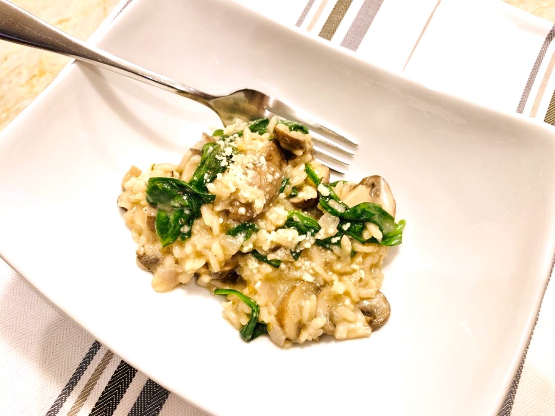 10-Minute Instant Pot Mushroom and Spinach Risotto – Recipe! Image 1