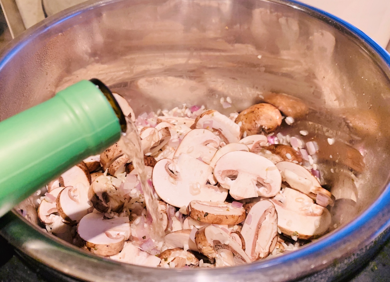 10-Minute Instant Pot Mushroom & Spinach Risotto – Recipe! Image 4