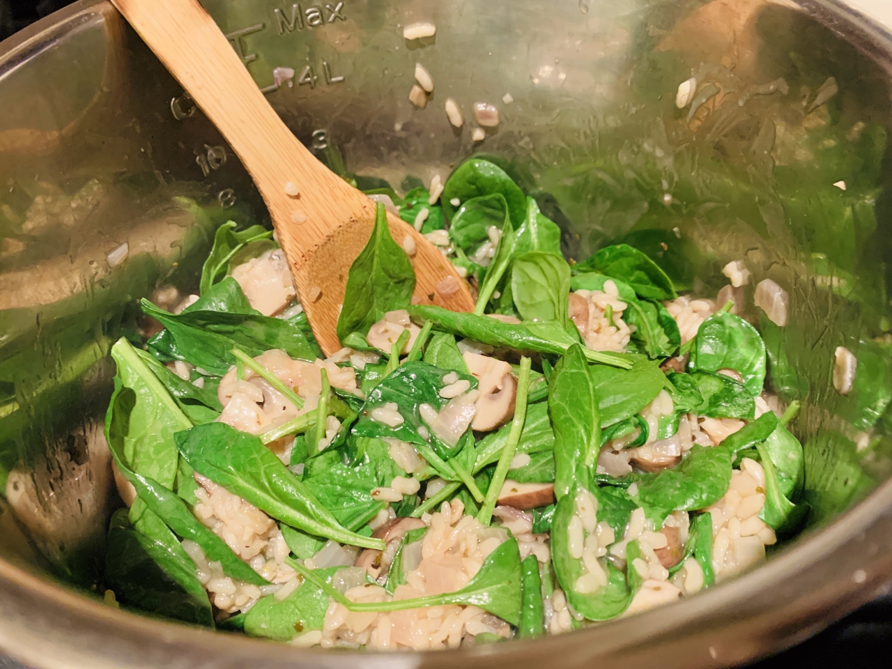 10-Minute Instant Pot Mushroom and Spinach Risotto – Recipe! Image 5