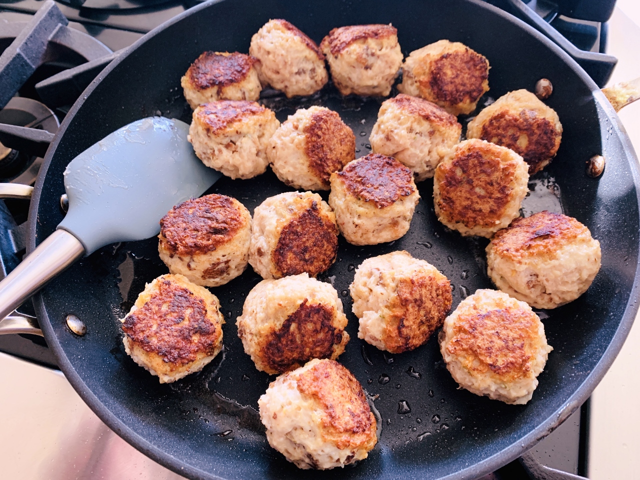 Turkey Meatballs with Creamy Arugula Pesto Sauce – Recipe! Image 5