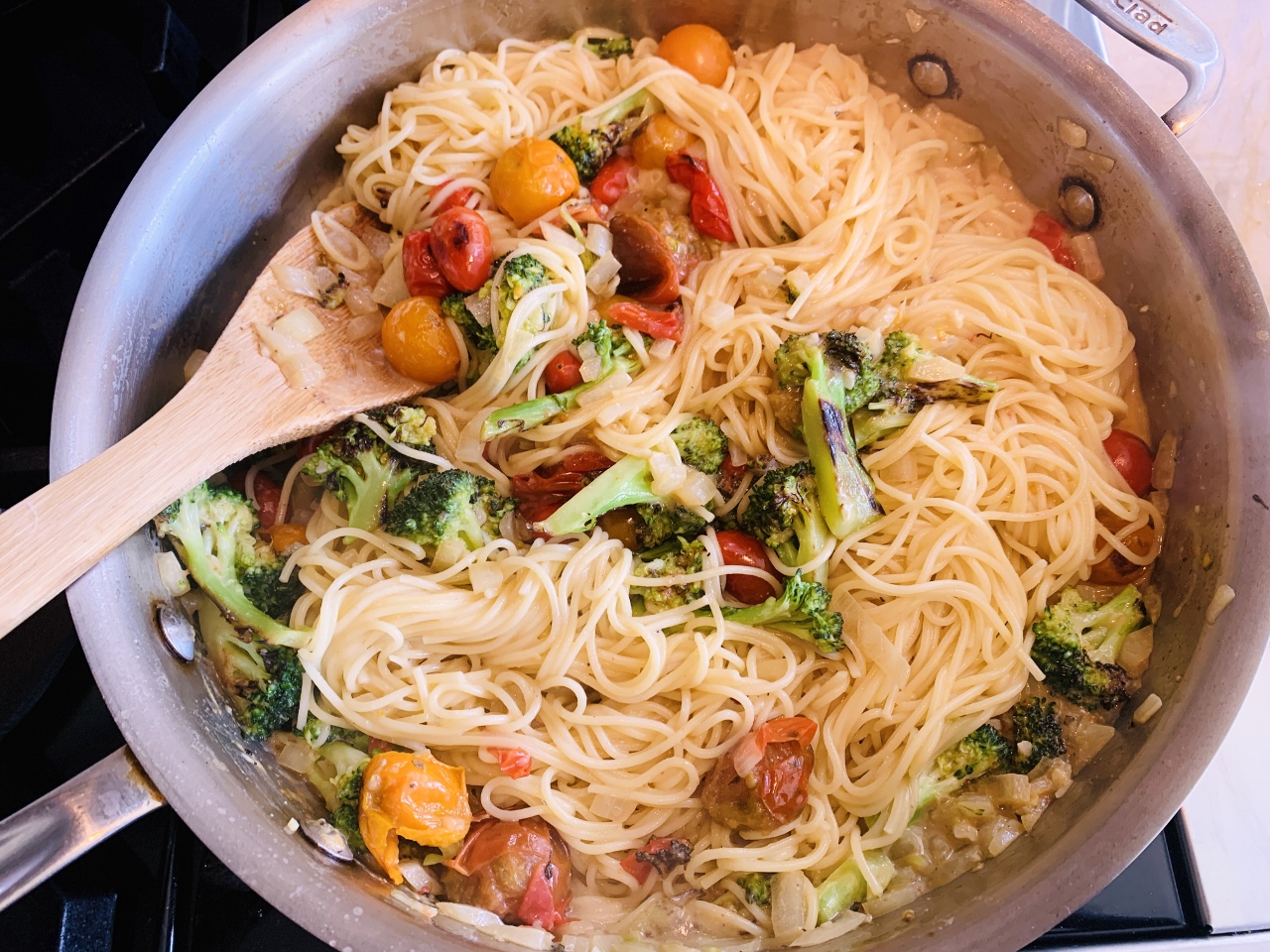 Creamy Vegan Spaghetti with Broccoli & Cherry Tomatoes – Recipe! Image 3