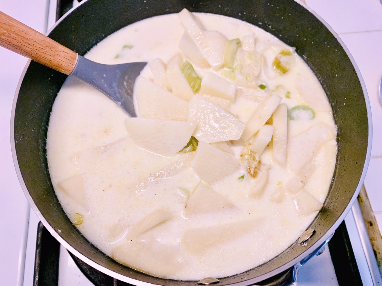 Chunky Potato Leek Soup with Prosciutto Crumbles – Recipe! Image 5
