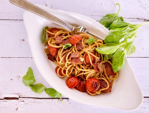 10-Minute Charred Cherry Tomato & Salami Spaghetti – Recipe!
