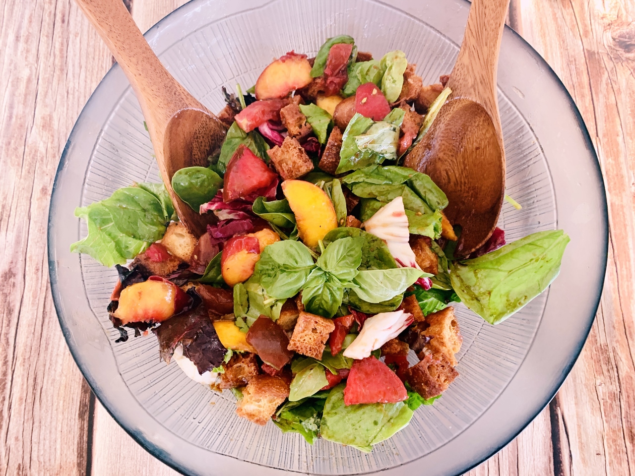 Panzanella Salad with Peaches, Tomatoes & Basil – Recipe! Image 5