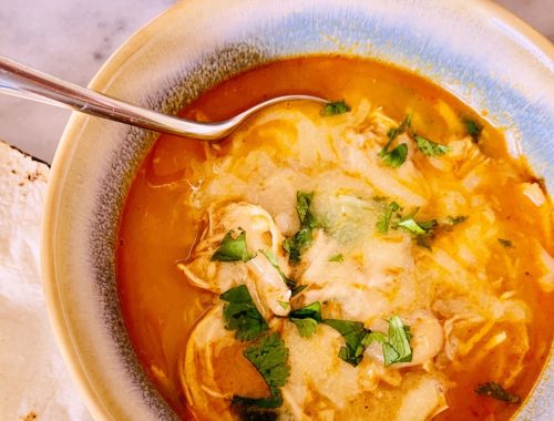6-Ingredient Chicken and White Bean Enchilada Soup – Recipe!