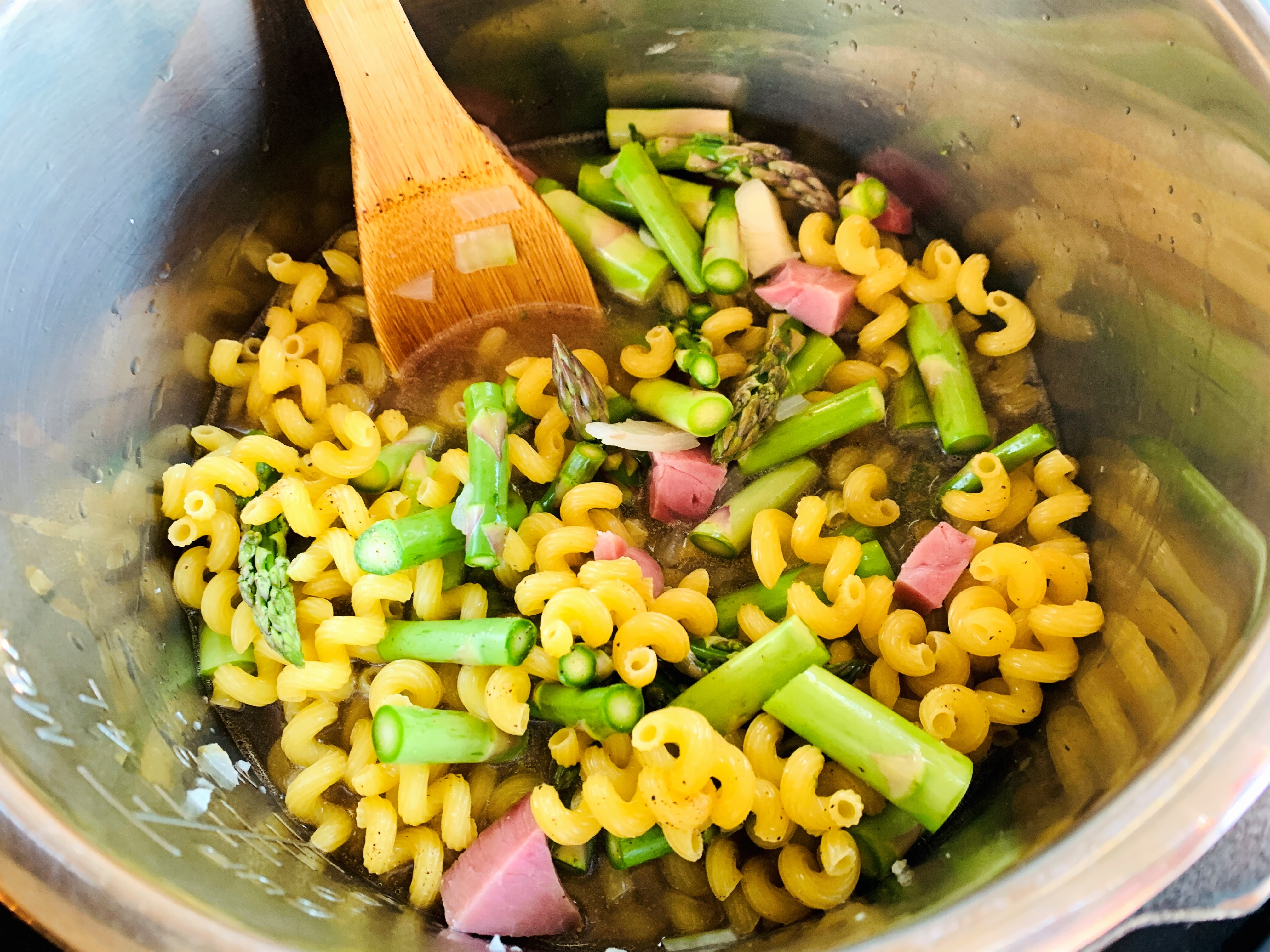 Instant Pot Creamy Goat Cheese Cavatappi with Asparagus and Ham – Recipe! Image 4