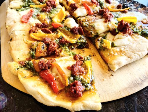 Grilled Pesto Pizza with Sweet Peppers, Nduja and Mozzarella – Recipe!