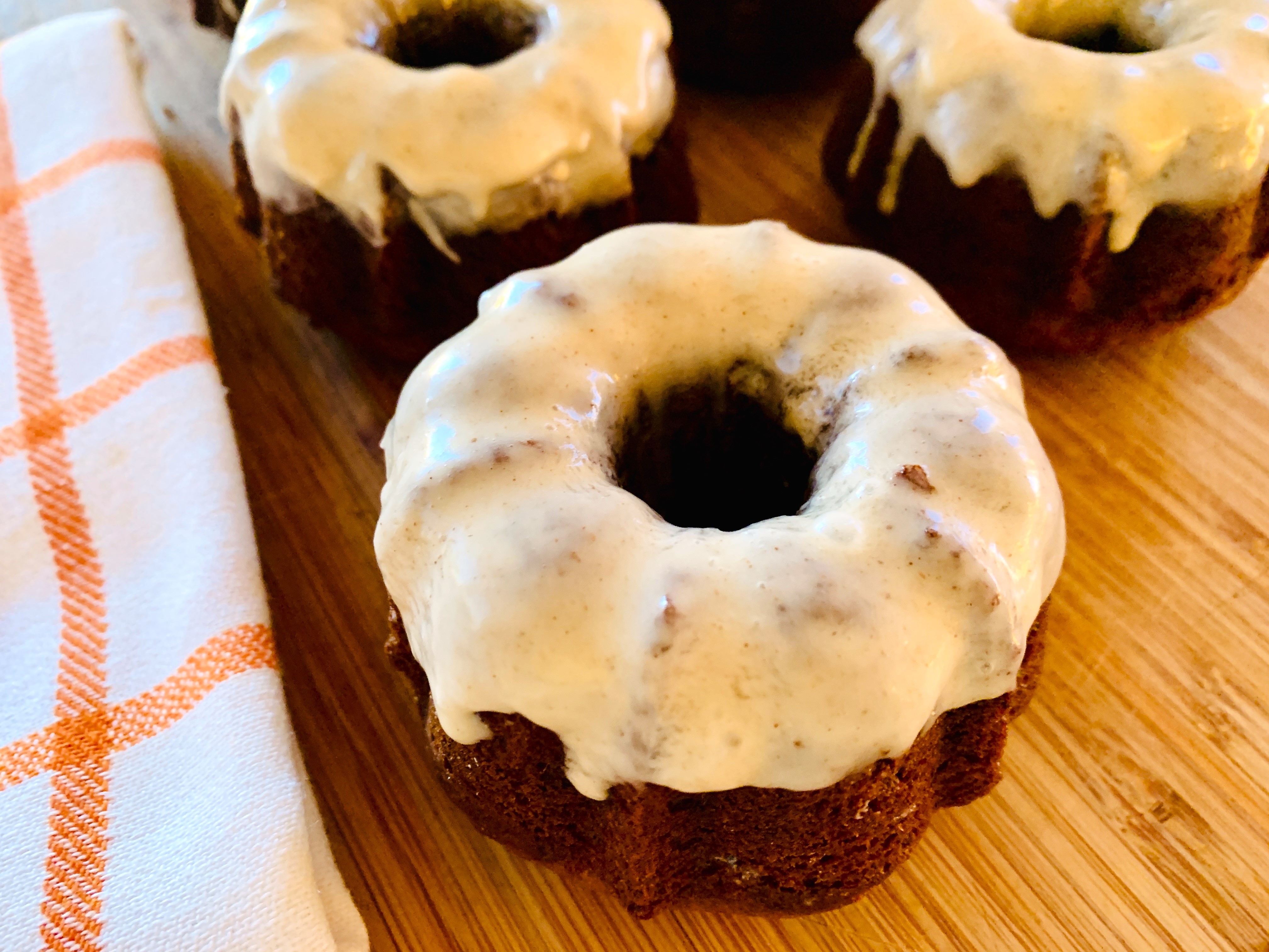 Mini Date Bundt Cakes with Cinnamon Glaze – Recipe! Image 2