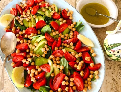 Spinach, Avocado, Tomato and Seasoned Chickpea Salad – Recipe!