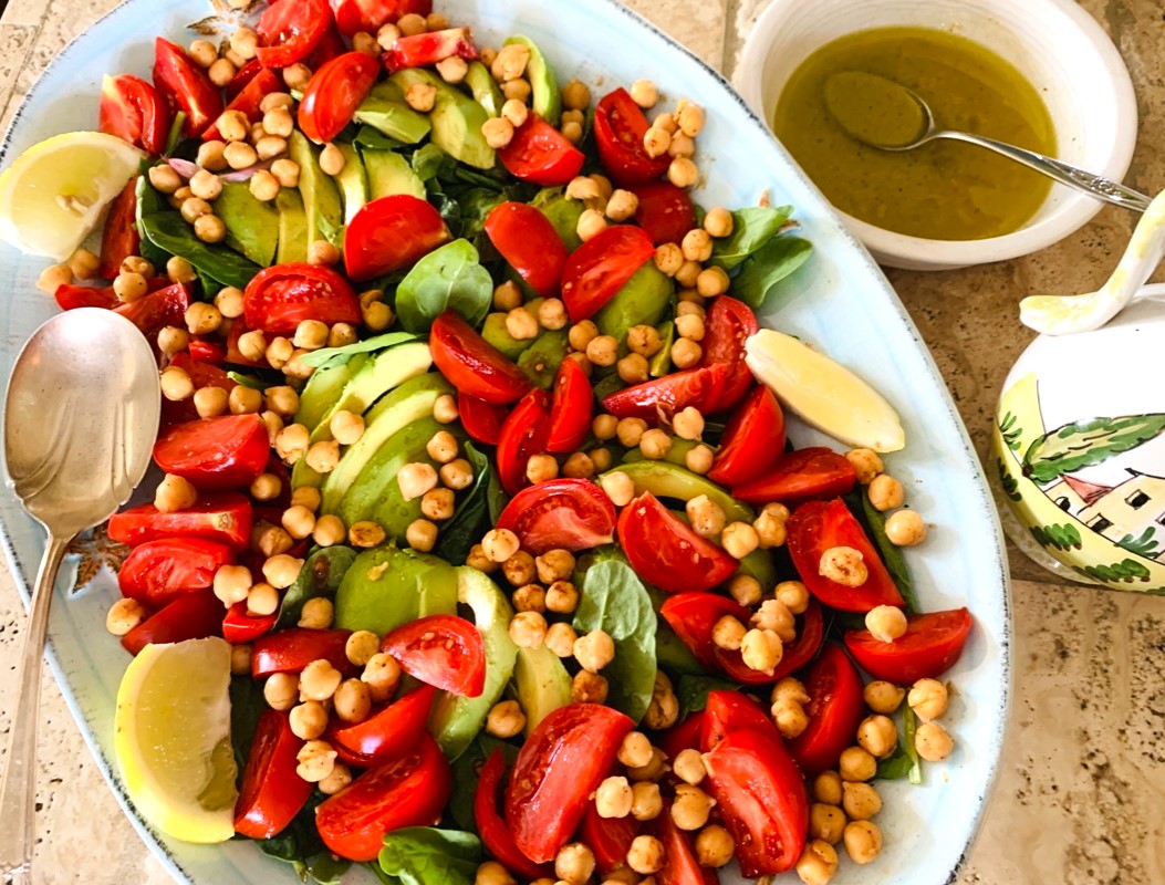 Spinach, Avocado, Tomato and Seasoned Chickpea Salad – Recipe! Image 1