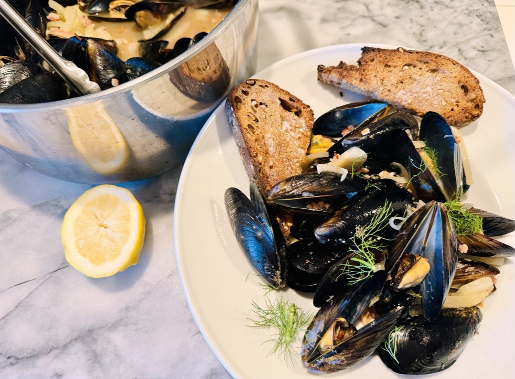 Steamed Mussels with Pancetta and Caramelized Fennel – Recipe! Image 1